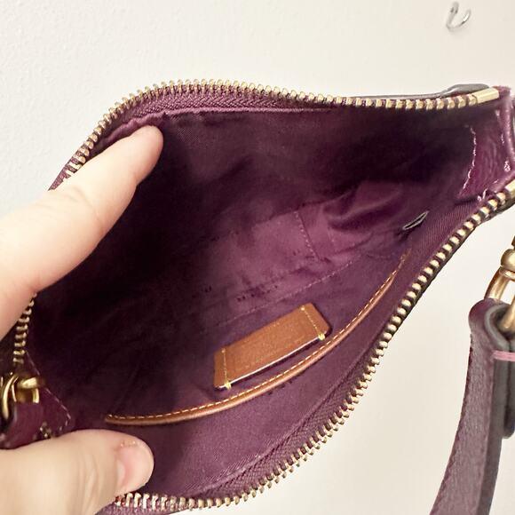 NWOT Coach Chaise Crossbody 19 Wine Color Pebbled Leather Turnlock Pocket Bag - Picture 9 of 13